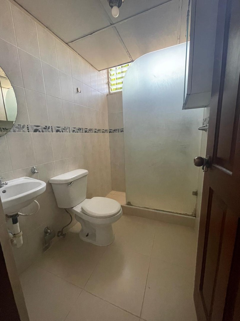 apartamentos - Alquiló en Urb Fernández 2do piso105 mts2 hab1 bañoBalcónRD$42,000 3