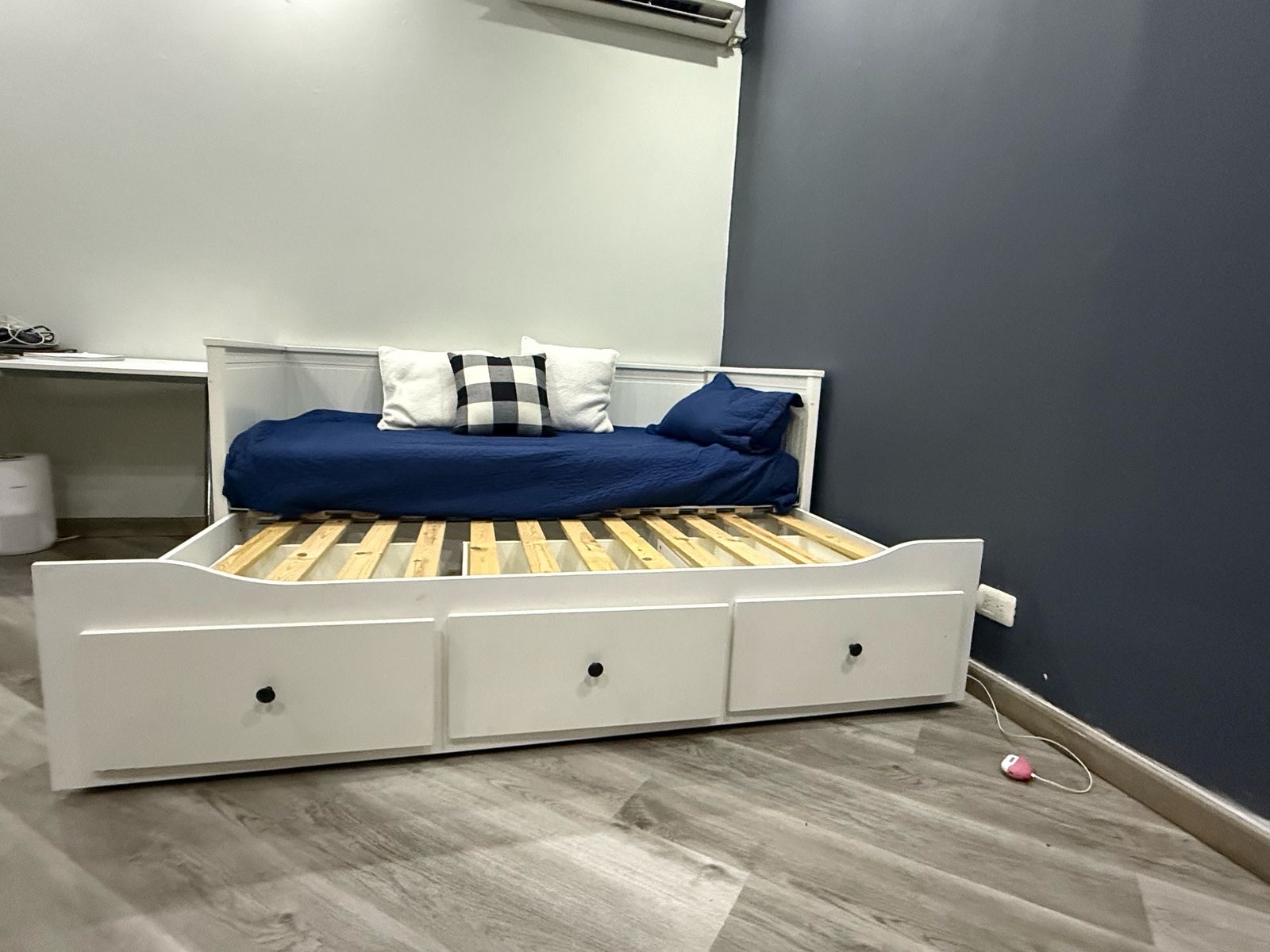 muebles y colchones - vendo cama de IKEA twin extendible a dos camas. ideal para recibir visitas.  1