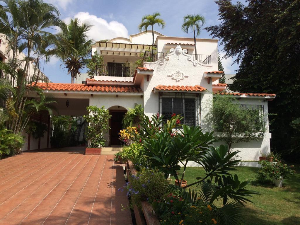 casas - Casa estilo colonial Español en gazcue 16