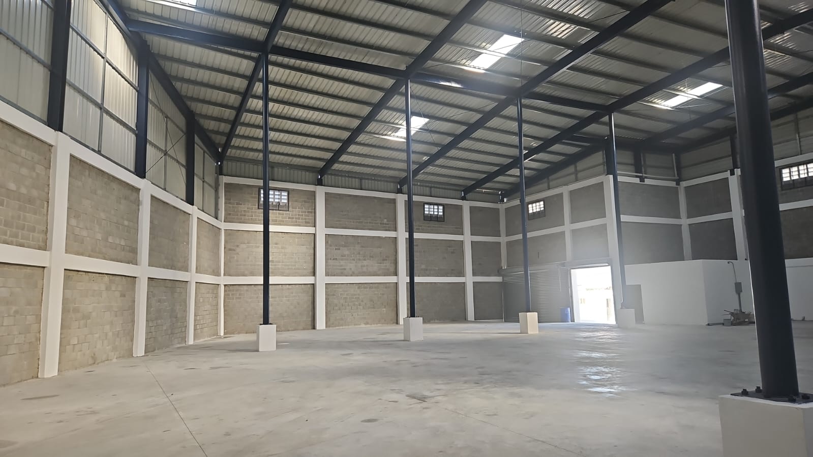 oficinas y locales comerciales - Alquilo Nave 1,265 mts proximo al km 13 aut Duarte 1
