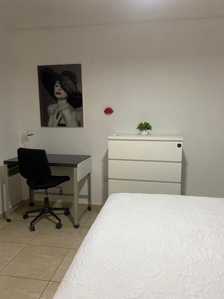 apartamentos - Sector Gazcue 
Entre Bolivar y Pasteur.. muy céntrico .
1 Hab 
1 1/2 baño 
1er n 5