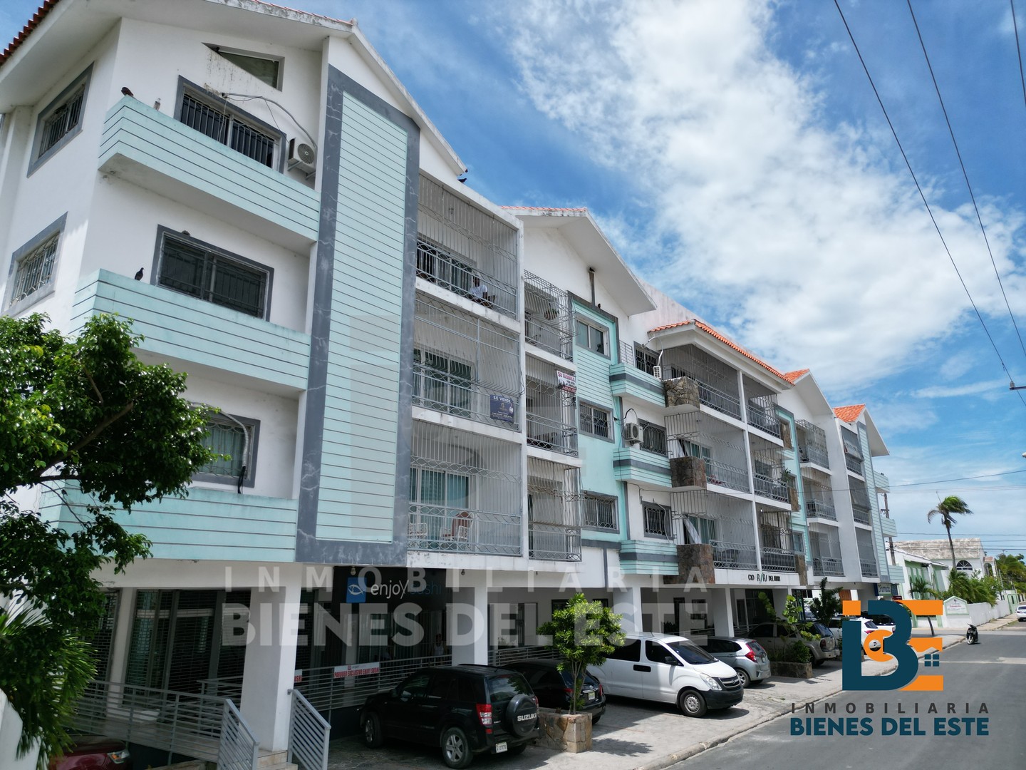 apartamentos - Se Renta Amplio Apartamento en Miramar Con Tres habitaciones con vista al Mar