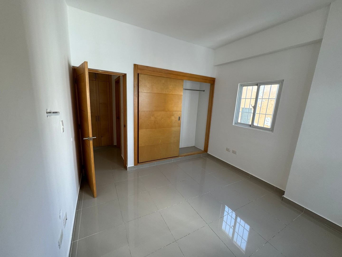 apartamentos - Alquilo apto en el Quisqueya 3 hab
usd$1050 5