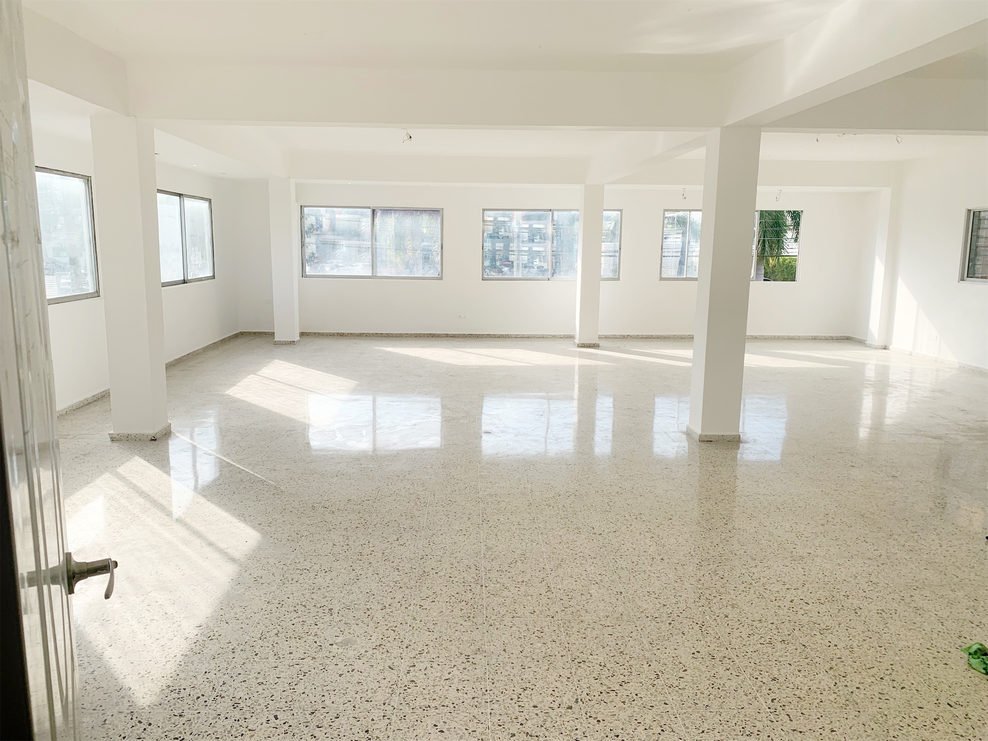 oficinas y locales comerciales - Local espacio amplio y abierto  3