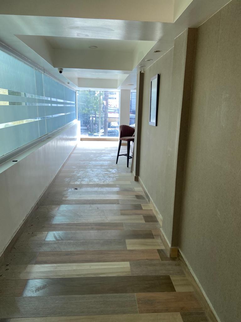 oficinas y locales comerciales - Edificio en los Cacicazgos Av. Enriquillo Remato 8