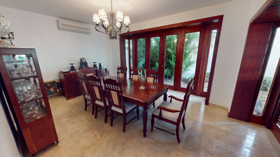 casas - Se vende casa en Cuesta Hermosa Il 
U$S495,000

Descripción
Casa de 
3 Habitacio 5