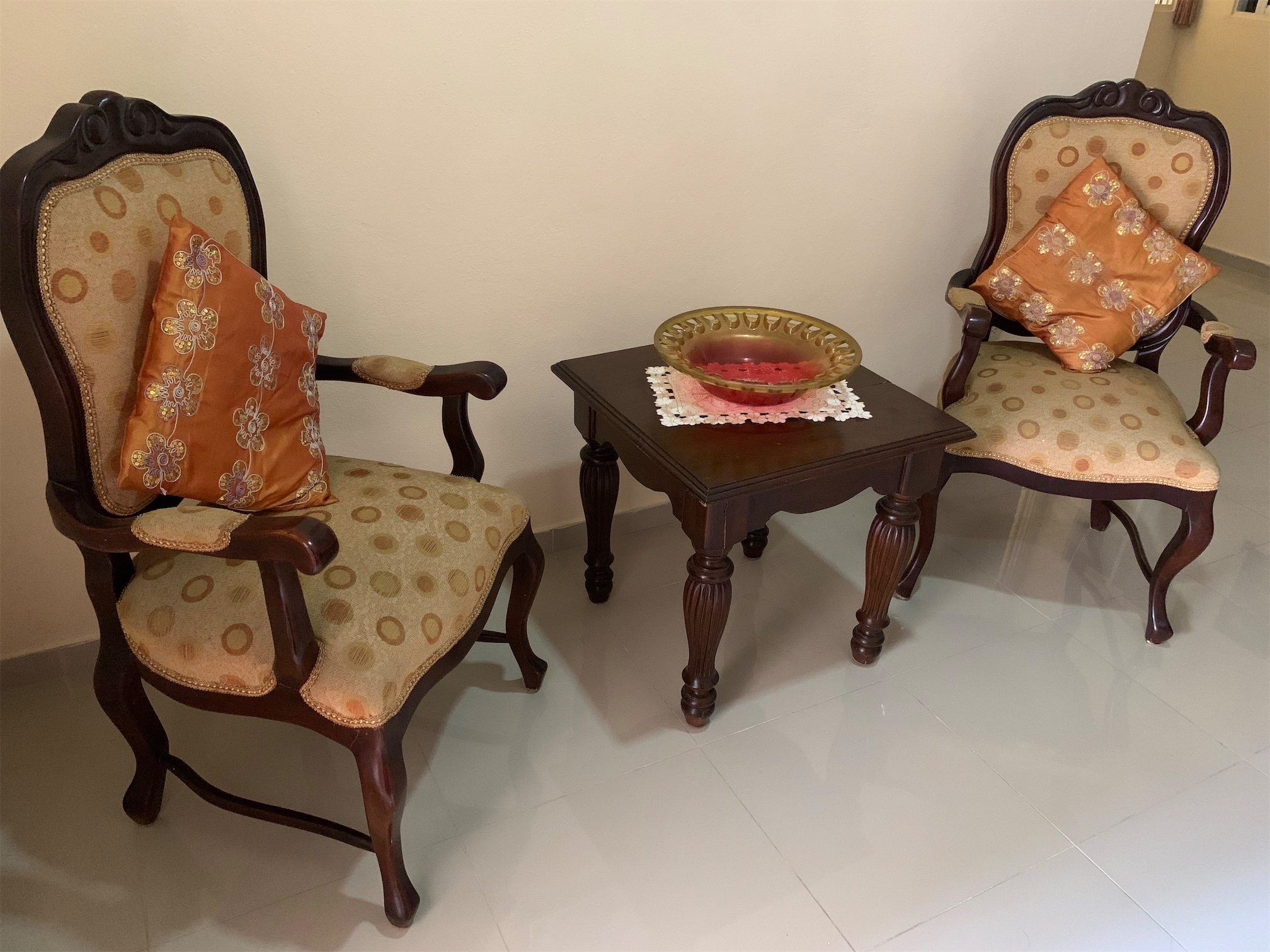 muebles y colchones - Juego de 2 butacas con mesita en Caoba