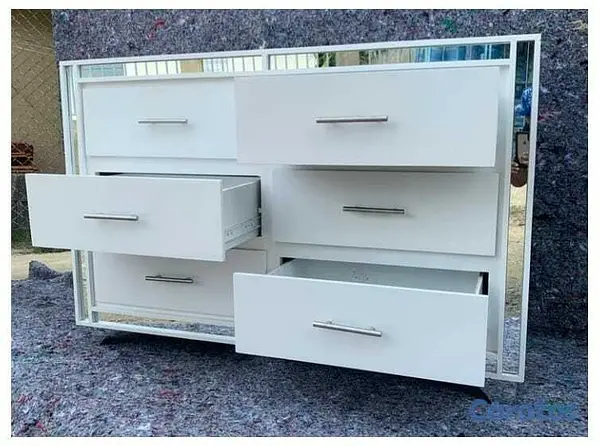 muebles y colchones - Gavetero en madera blanco con espejitos en los bor 1