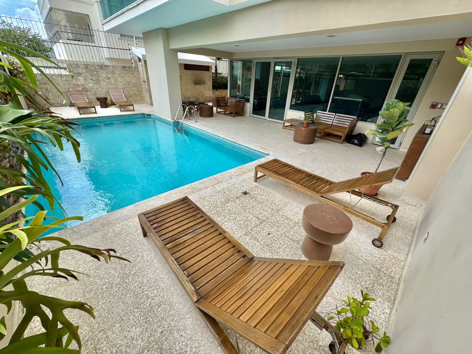 apartamentos - Alquiló piantini piso 7 línea blanca dos hab 2.5 b 8