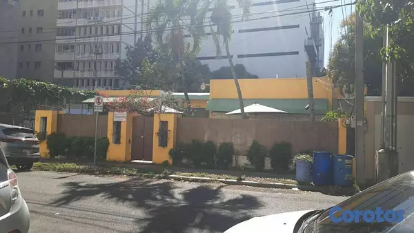 solares y terrenos - Solar en Naco de 1014 metros casi Tiradantes  6