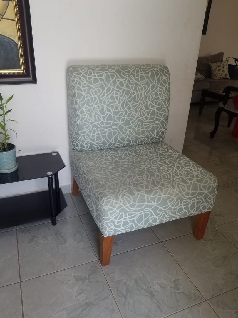 muebles y colchones - Hermosa butaca tapizada, buenas condiciones