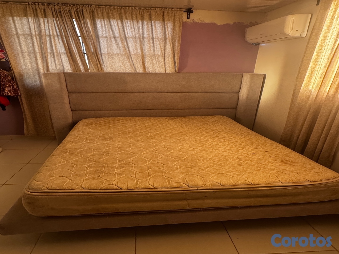 muebles y colchones - NEGOCIABLE. Vendo Base de cama con colchón. Usados. Base de cama en buen estado 1