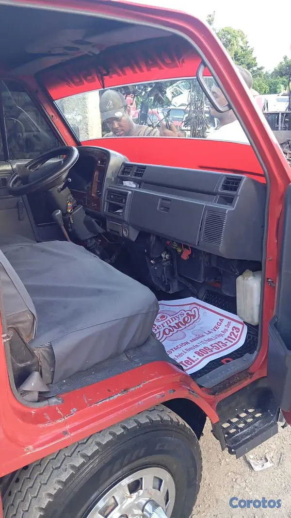 camiones y vehiculos pesados - VENDO DAIHATSU 2009 1