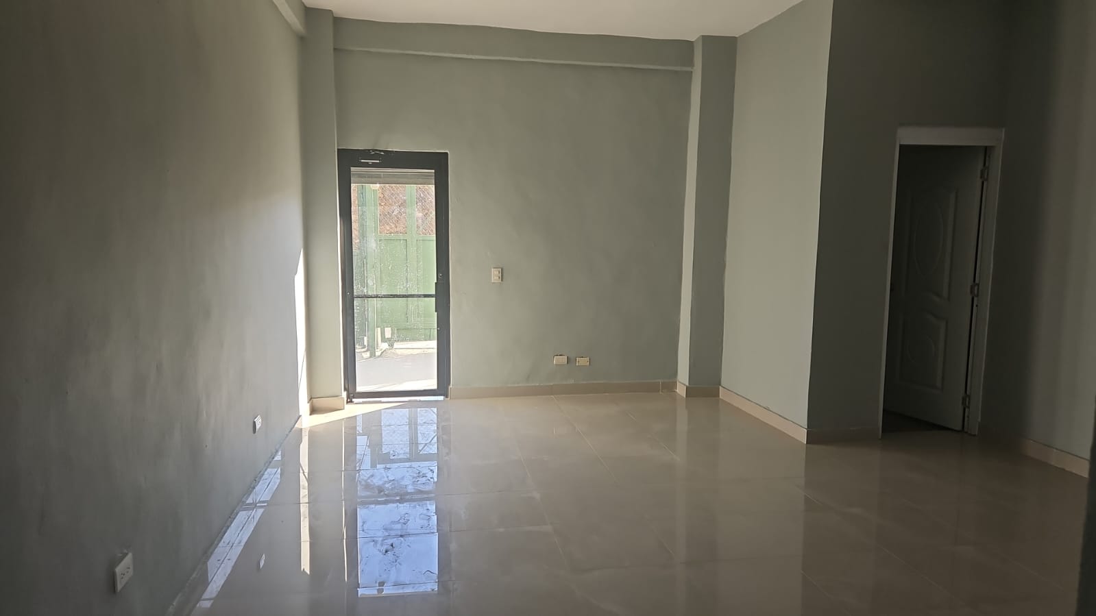 oficinas y locales comerciales - Alquilo Nave 1,265 mts proximo al km 13 aut Duarte 5