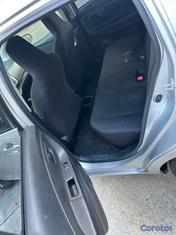 carros - Toyota vitz 2015, 4 cilindros 7