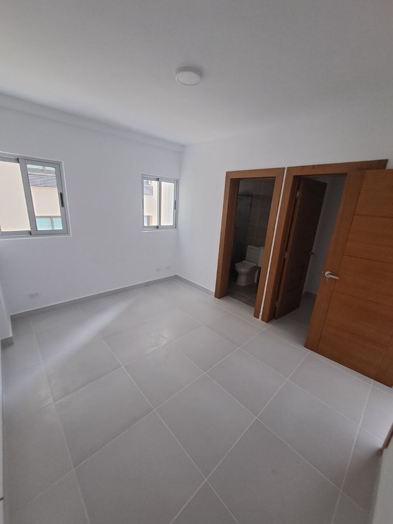 apartamentos - Apartamento Nuevo 2do piso con terraza en  Evaristo  Morales  3