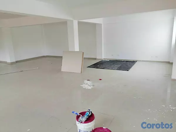 oficinas y locales comerciales - Alquiler local comercial amplio  7