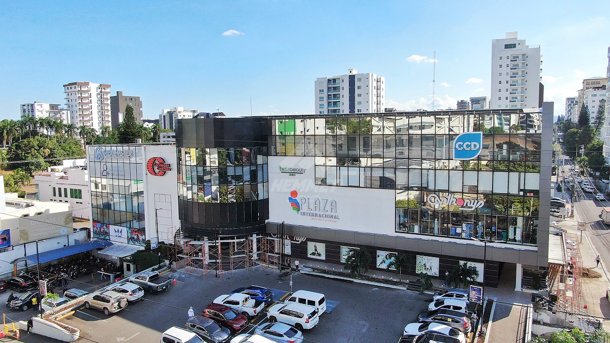 oficinas y locales comerciales - PRIMER NIVEL PLAZA INTERNACIONAL SANTIAGO 