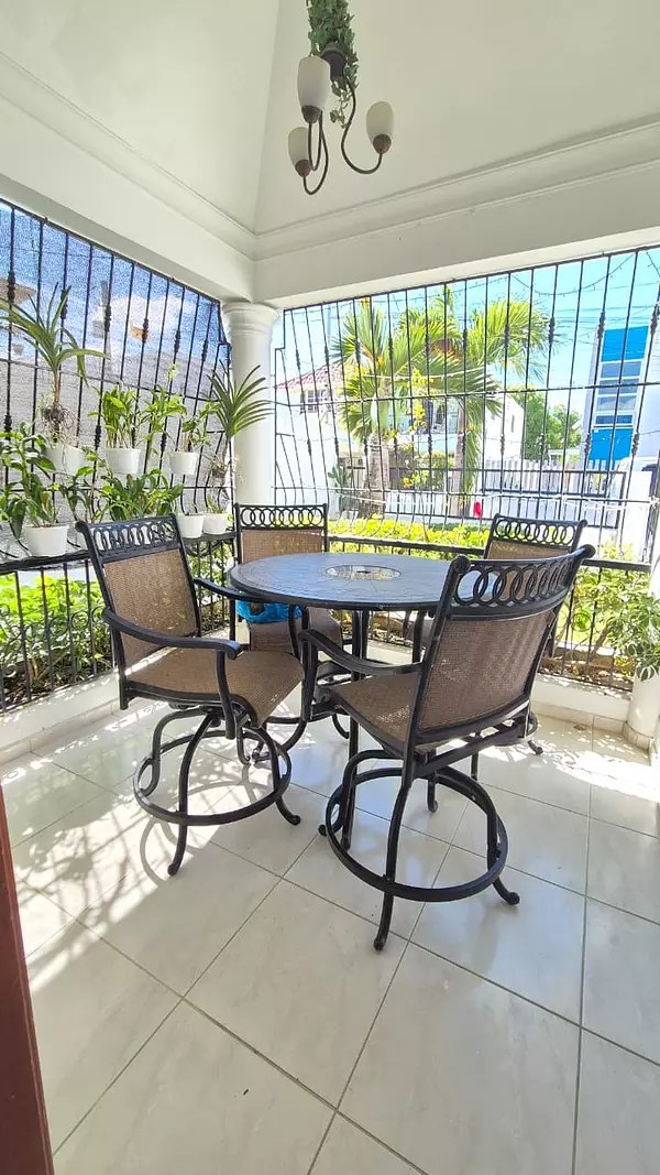 casas - Casa con piscina en Villa Maria, Santiago 5