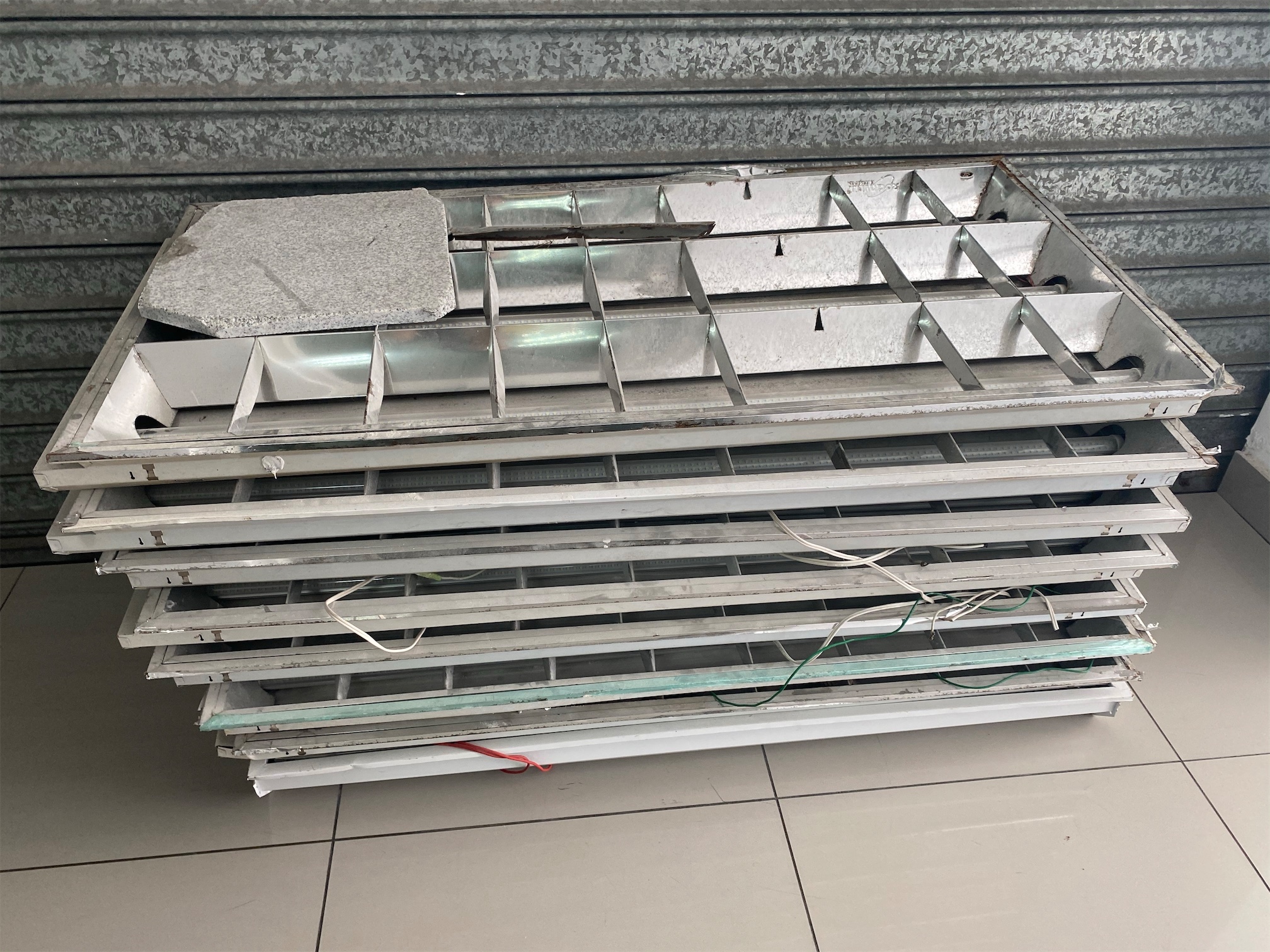 construccion e industrial - Son lámparas LED 2x4 para plafón