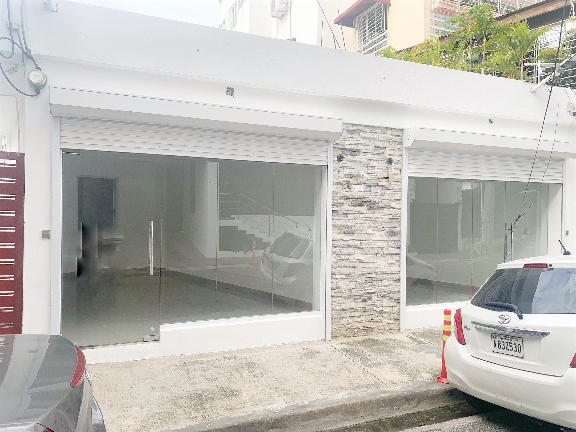oficinas y locales comerciales - Local en primer nivel céntrico  2