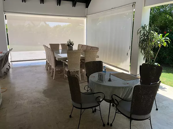 casas vacacionales y villas - Villa 2 niveles en punta cana 2,200 mts 
 4