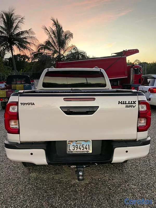 jeepetas y camionetas - Toyota hilux 2019 limited  7