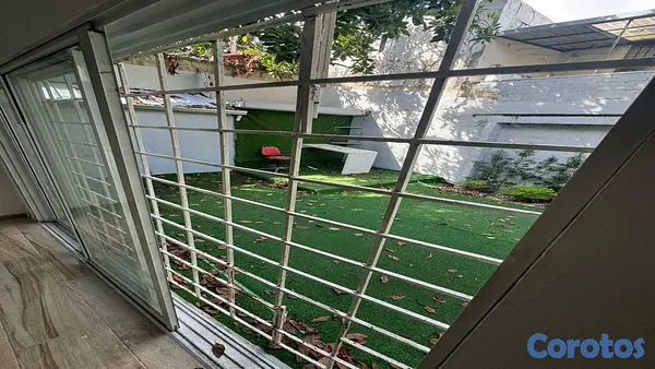 oficinas y locales comerciales - Local en el Millon de 120m2 mas 40 de patio 10