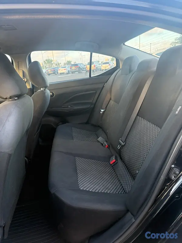 carros - nissan versa 2020 7