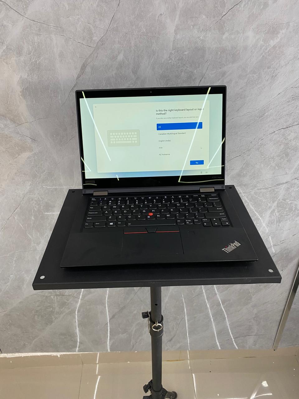 computadoras y laptops - Lenovo ThinkPad Yoga X380 Core i5 8va gen 8GB ram  0