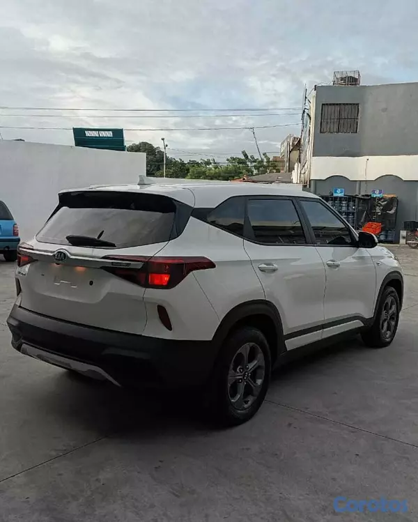 jeepetas y camionetas - KIA SELTOS 2022 BLANCO DIESEL 3