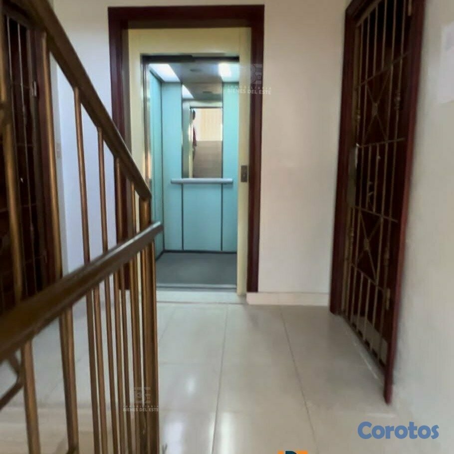 apartamentos - SE VENDE Amplio Apartamento CON ASCENSOR, PISCINA, 5