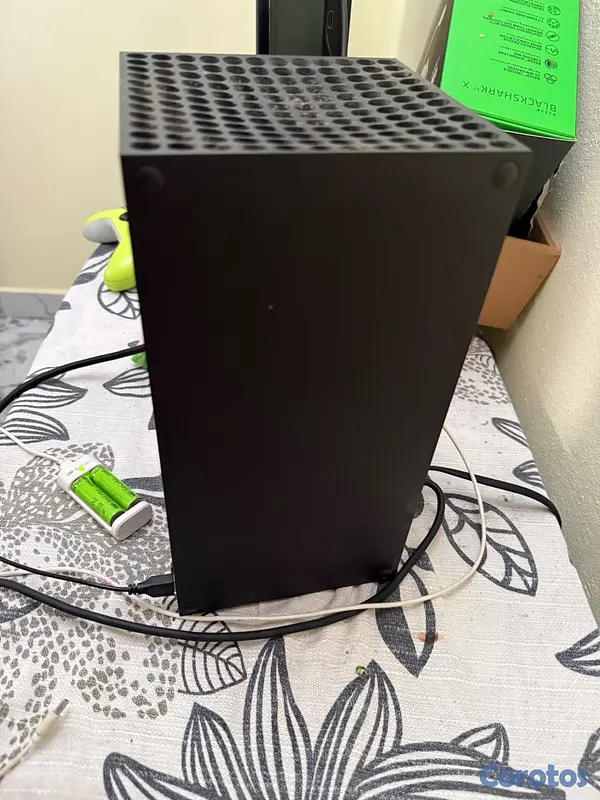 consolas y videojuegos - Xbox Series X completa + juego + pilas Recargables 2