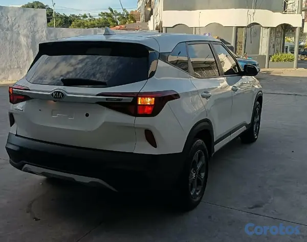 jeepetas y camionetas - KIA SELTOS 2022 BLANCO DIESEL 12