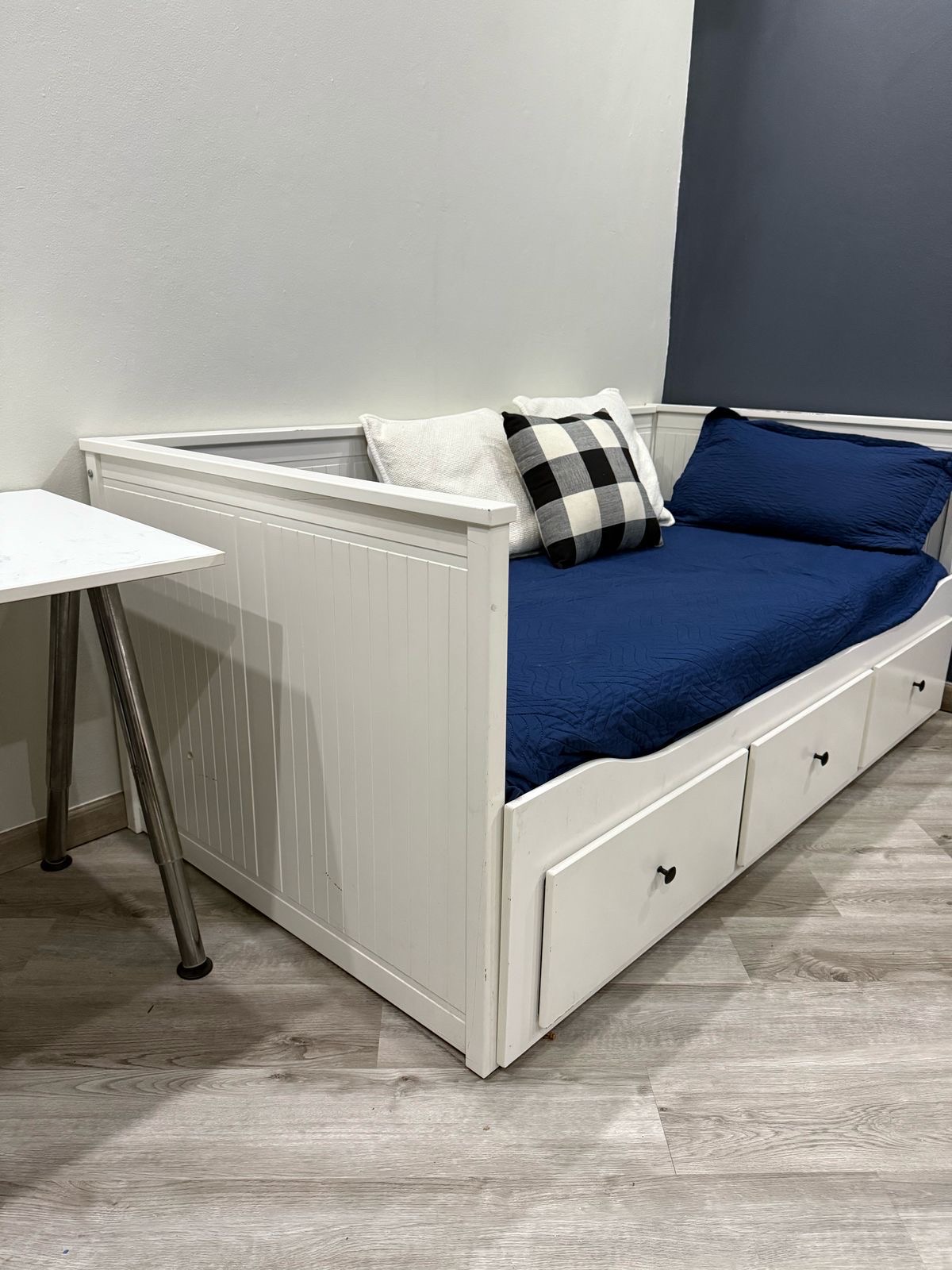 muebles y colchones - vendo cama de IKEA twin extendible a dos camas. ideal para recibir visitas.  2