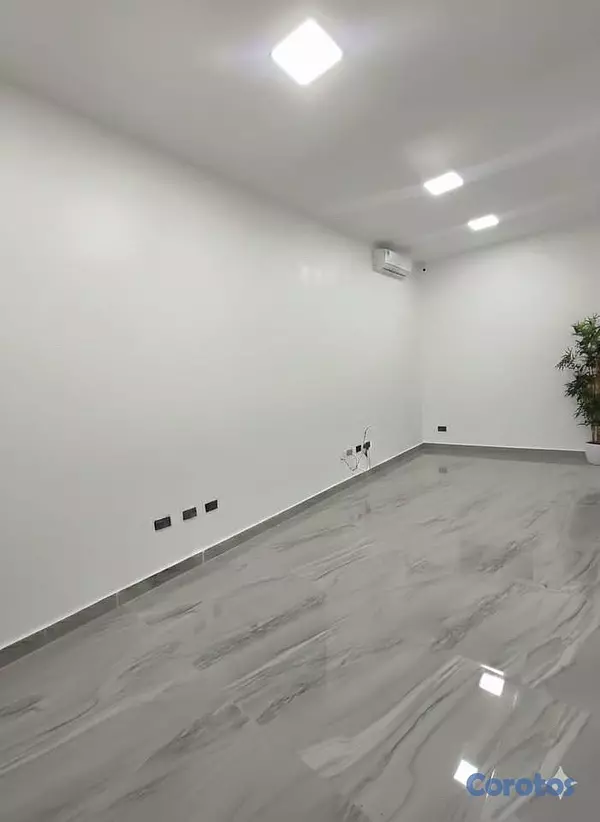 oficinas y locales comerciales - Vendo local comercial en coral mall 2
