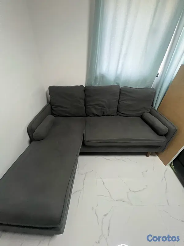 muebles y colchones - Sofá en L moderno gris con puertos de carga USB – Excelente estado 2