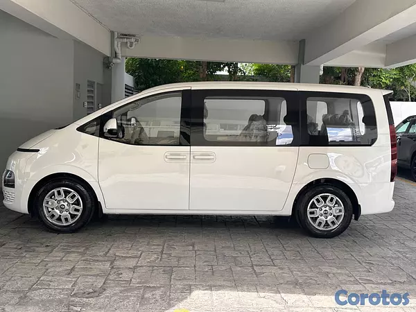 jeepetas y camionetas - Hyundai Staria 2026 5