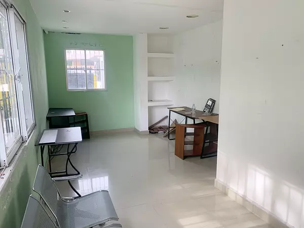 oficinas y locales comerciales - Local céntrico en Bella vista  4