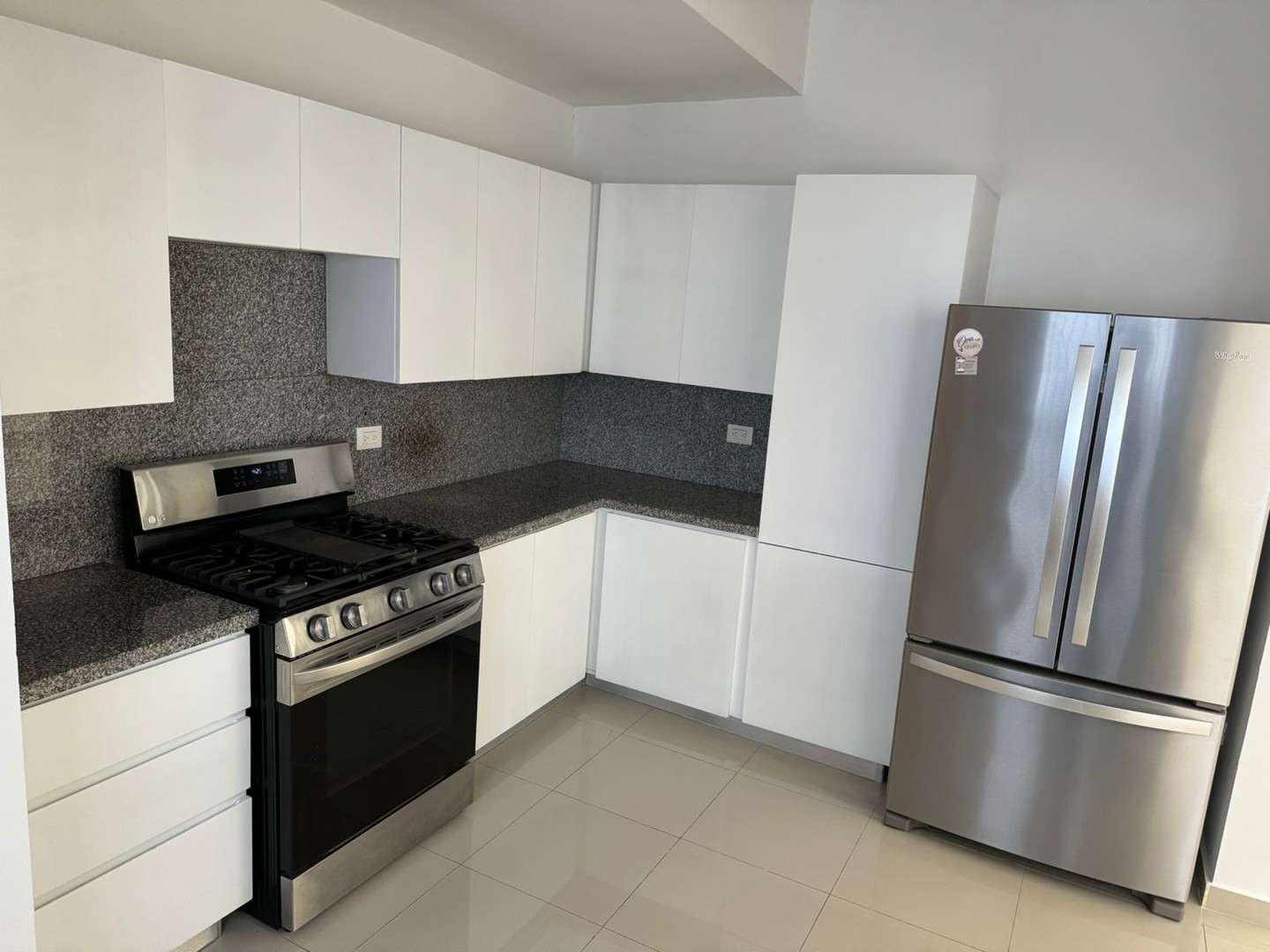 apartamentos - Alquilo apto en el Quisqueya 3 hab
usd$1050 6