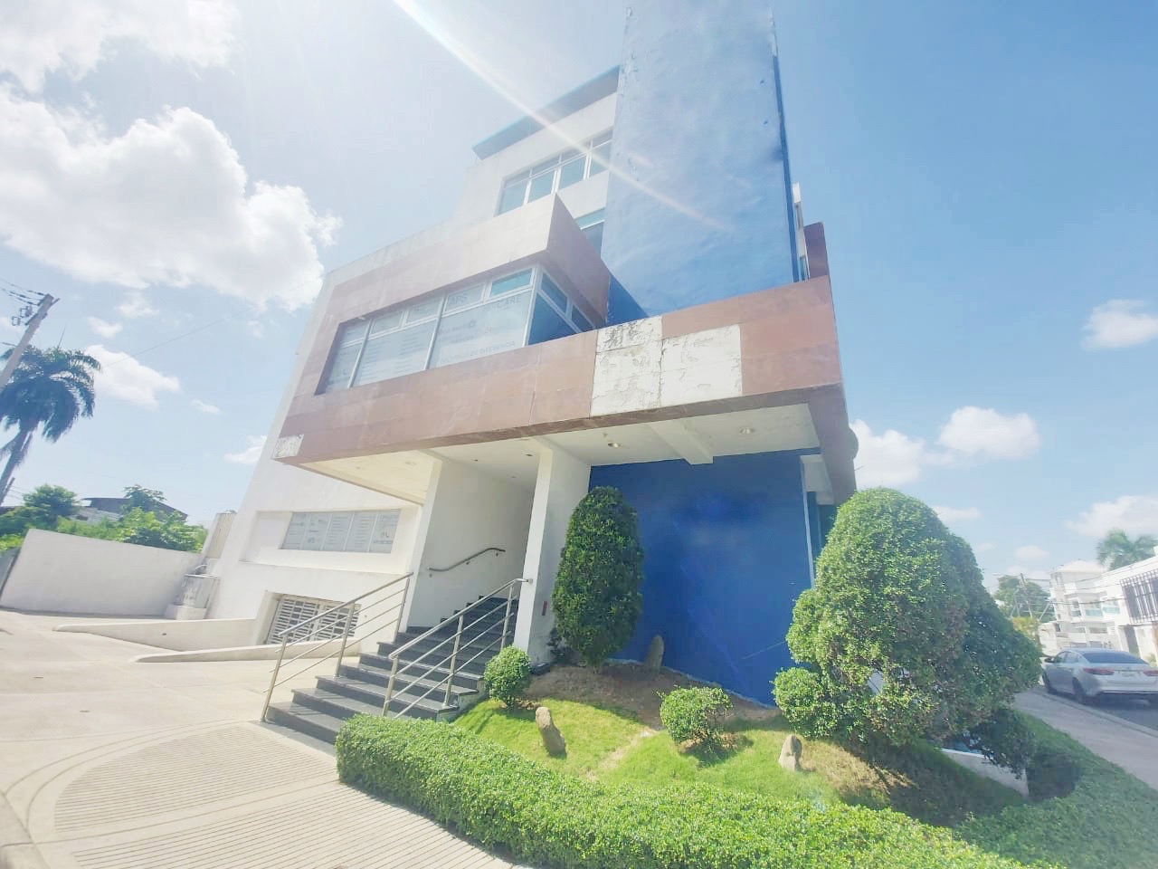 oficinas y locales comerciales - Local en los Prados  2