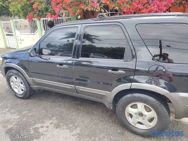 jeepetas y camionetas - Ford Escape 2005  4
