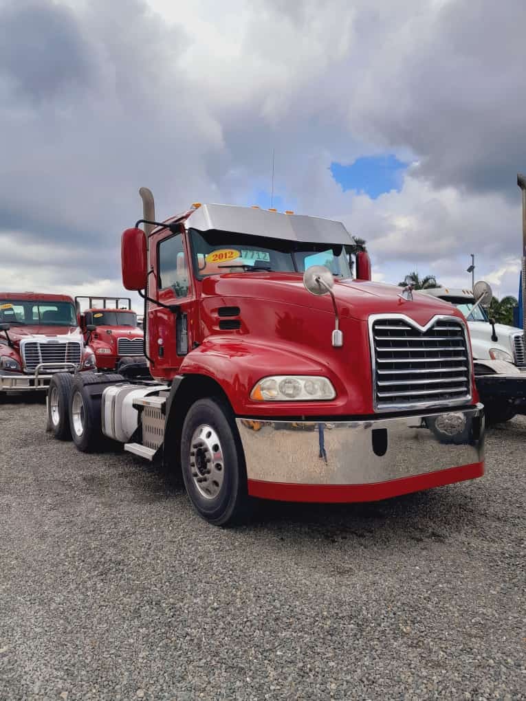 camiones y vehiculos pesados - MACK PINNACLE año 2012 0