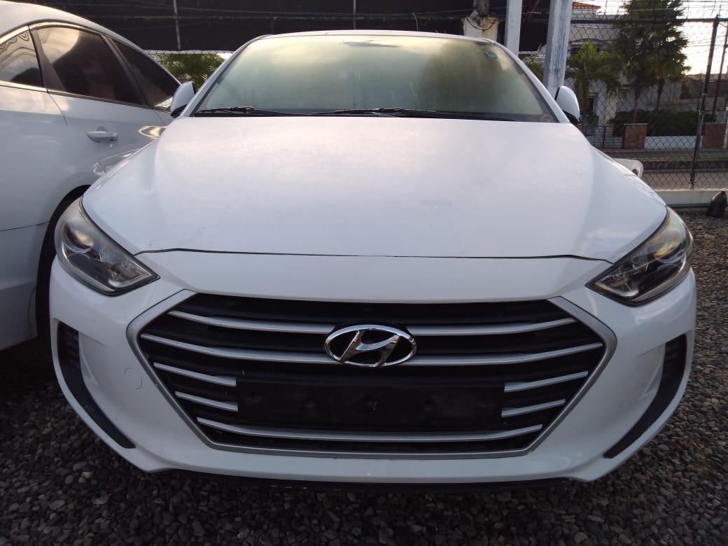 carros - HYUNDAI AVANTE 2017 BLANCODESDE: RD$700,100.00