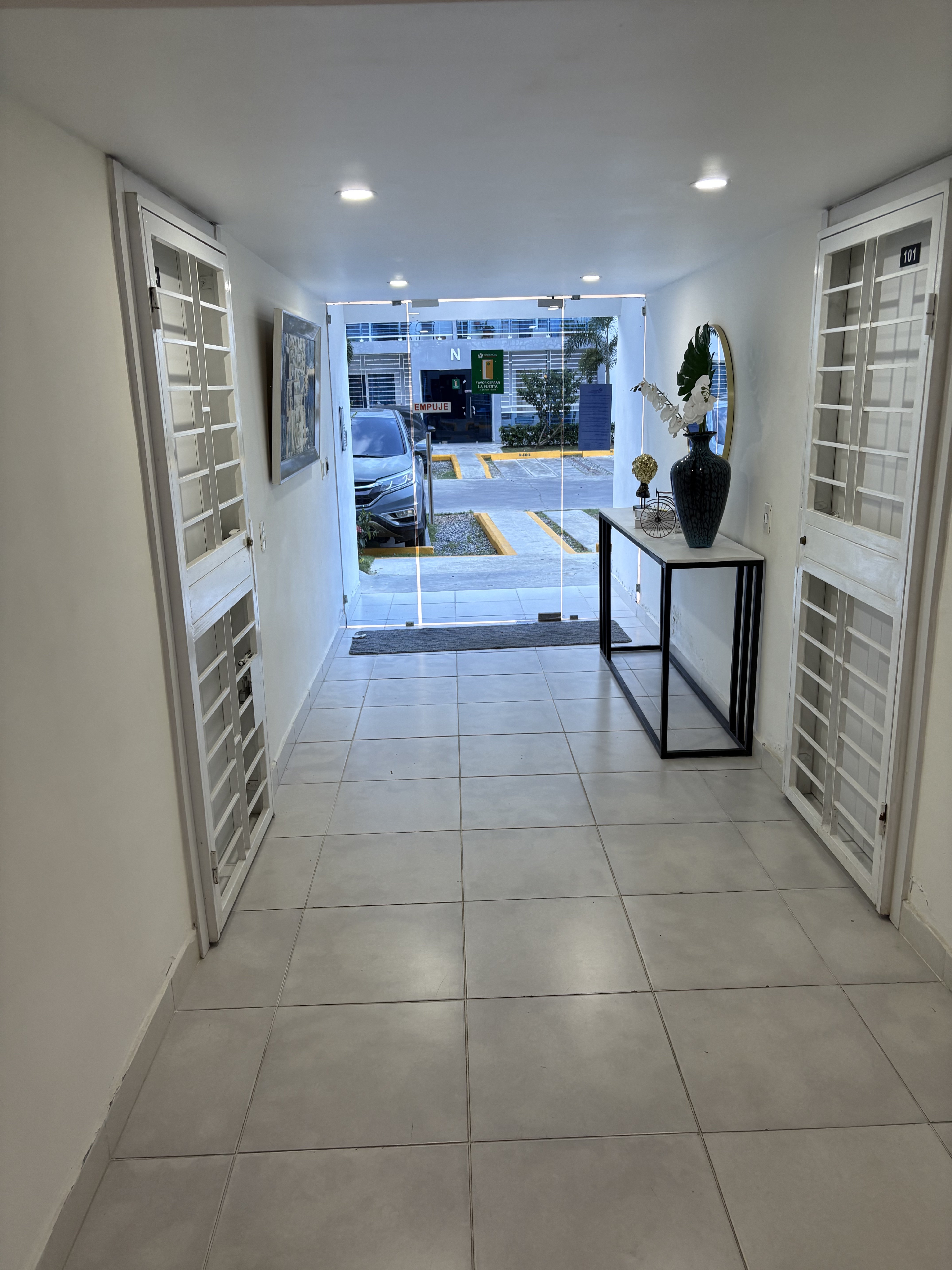 apartamentos - aptos 3 hab. 2 baños un parqueo Res. Las cayenas 7, no extranjeros  0
