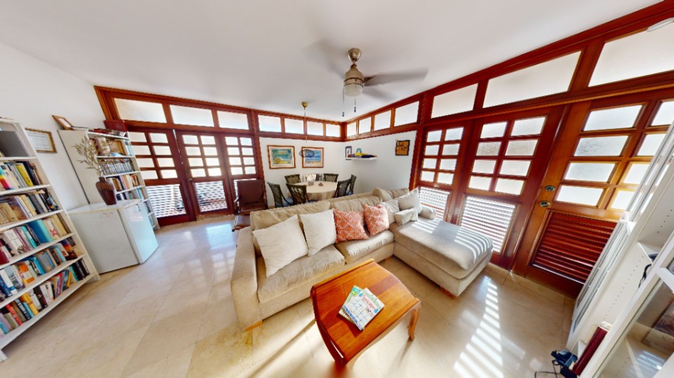 casas - Se vende casa en Cuesta Hermosa Il 
U$S495,000

Descripción
Casa de 
3 Habitacio 6