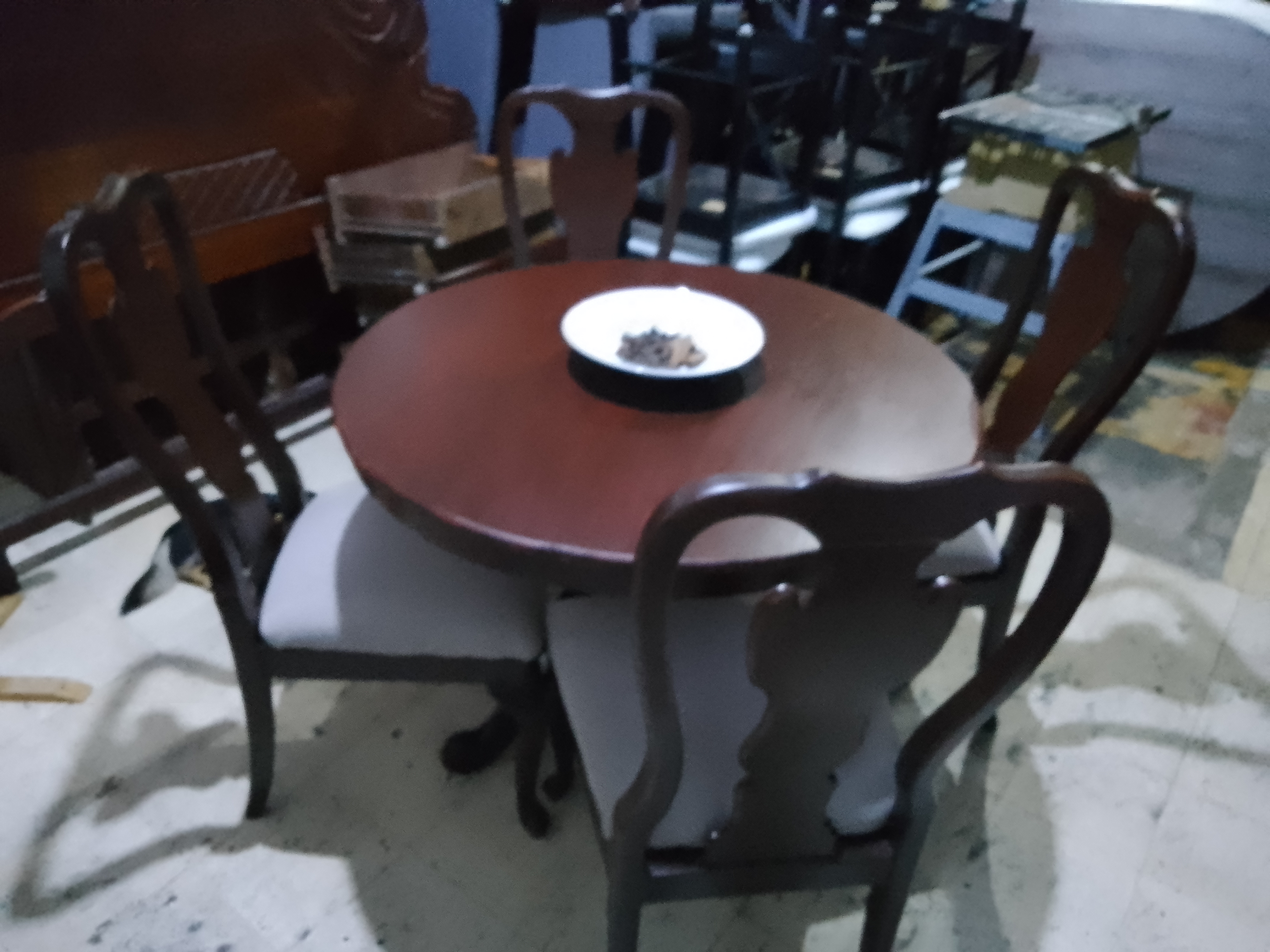 muebles y colchones - comedor 4 sillas importados ni roto ni flojo bien de pintura 