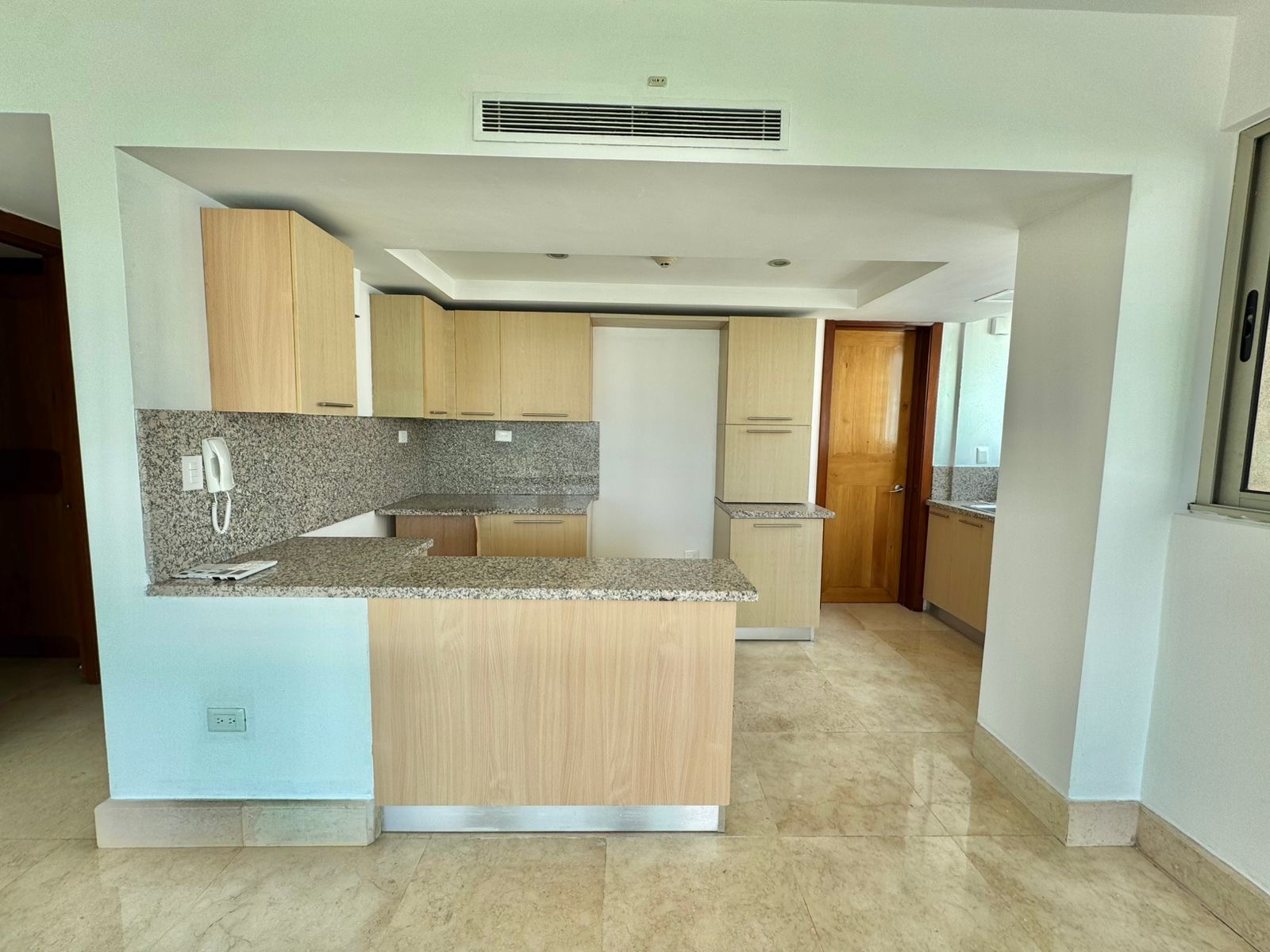 apartamentos - Alquiló piantini piso 7 línea blanca dos hab 2.5 b 9