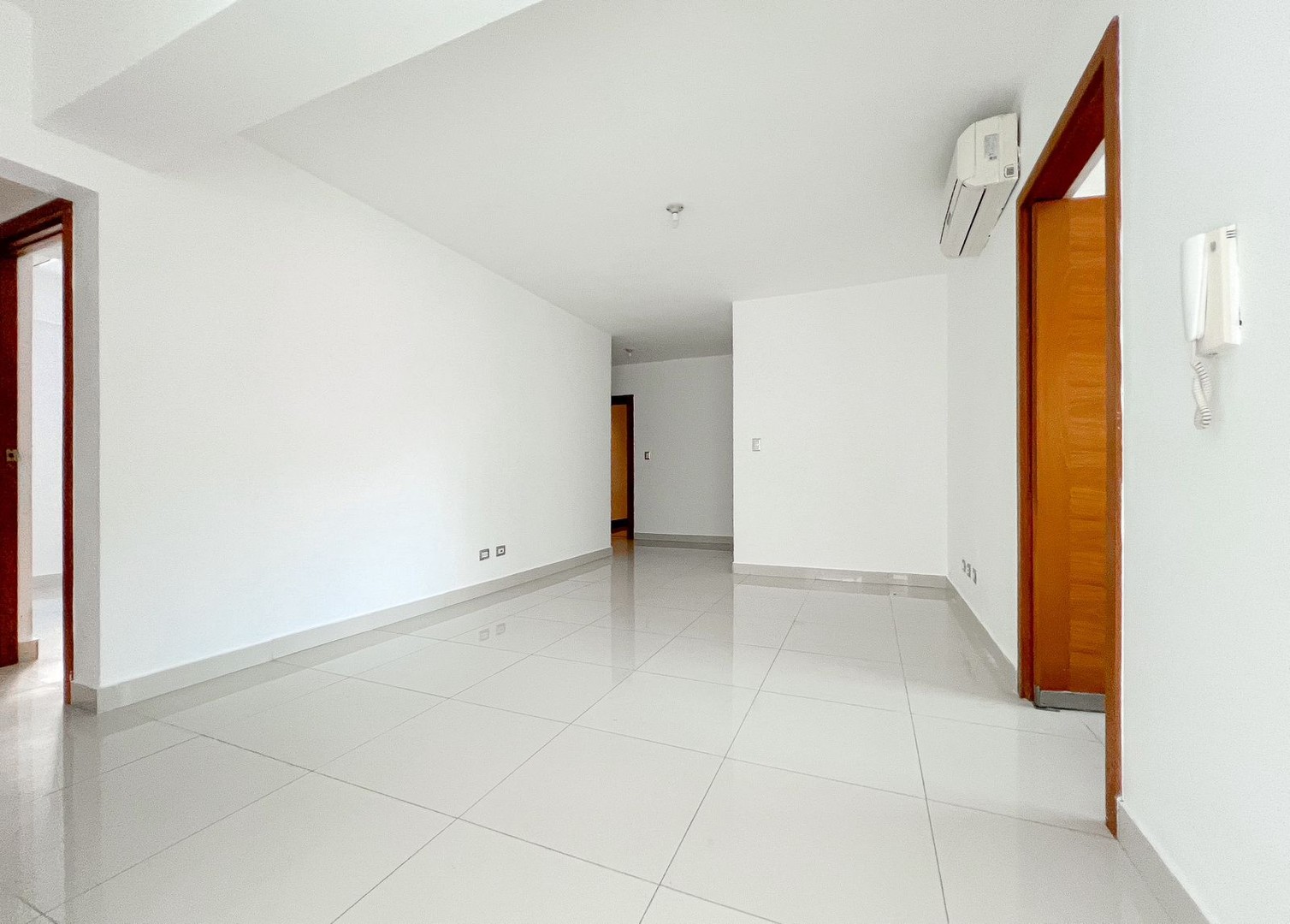 apartamentos - Piantini,  Apto. con Excelente Iluminacion y Ventilacion Natural 2 Habitaciones