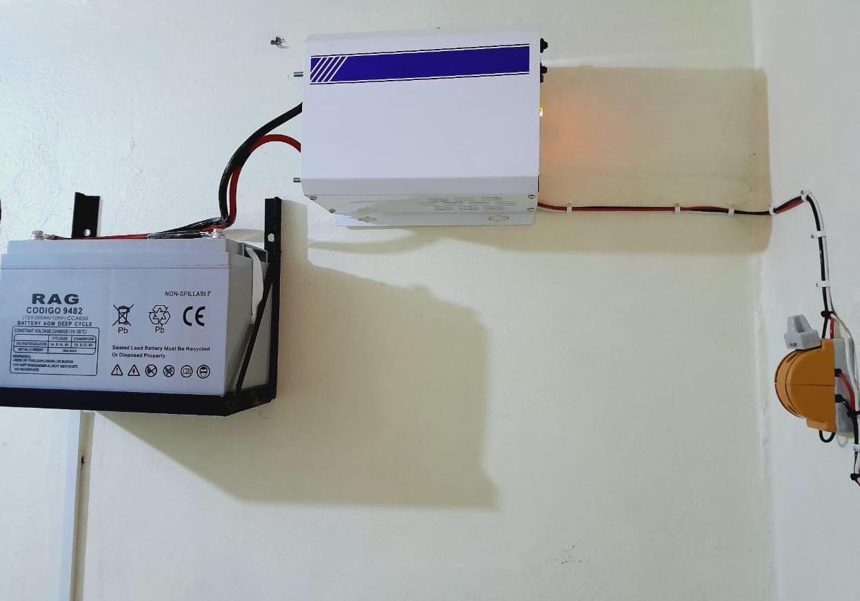 plantas e inversores - kit Inversor 1.7 + Baterías de 12 Volt ( Libre de mantenimiento) llama ya 